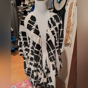 Soprano Monochrome Abstract Women's Poncho